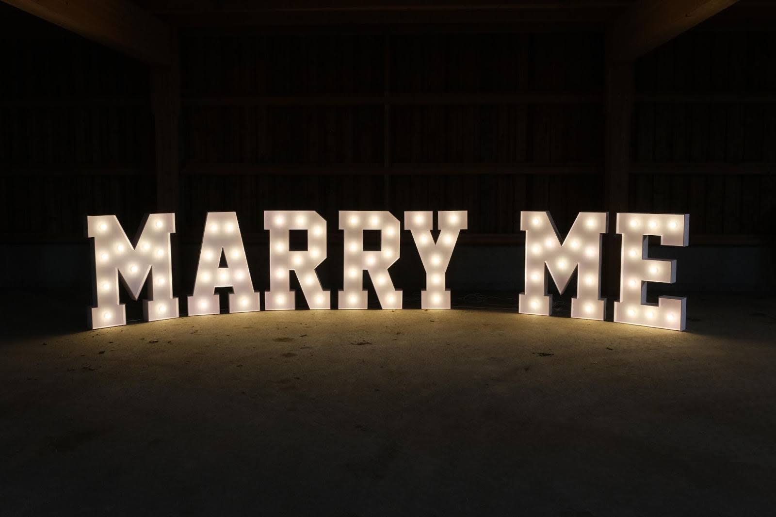 XXL Leuchtbuchstaben MARRY ME