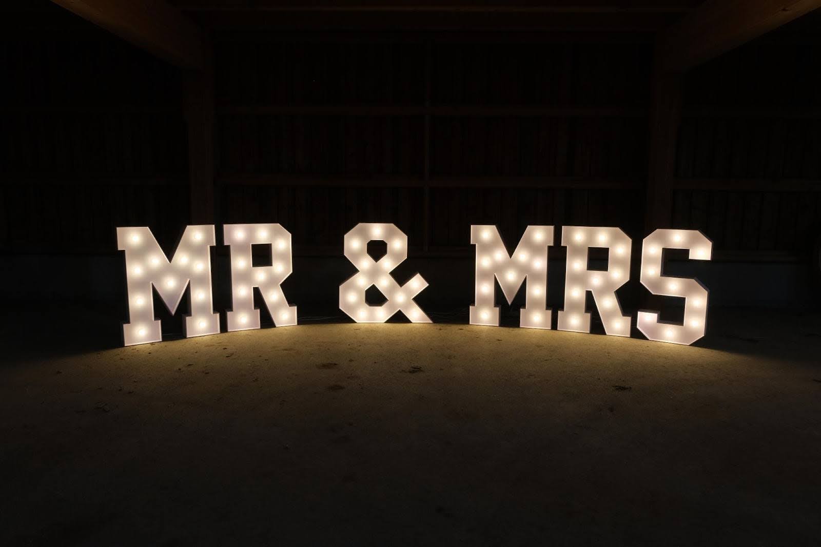 MR & MRS